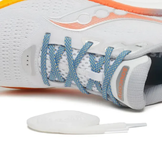 Maratón Every Woman’s x Saucony Triumph 23 para mujer
