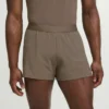 Pantalones cortos Outpace 2,5″ con abertura lateral para hombre