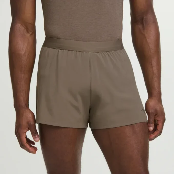 Pantalones cortos Outpace 2,5″ con abertura lateral para hombre