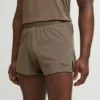 Pantalones cortos Outpace 2,5″ con abertura lateral para hombre