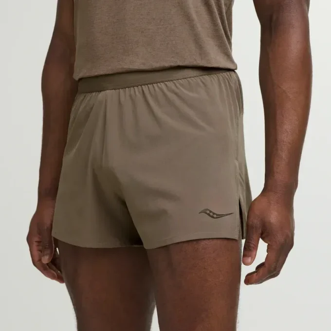 Pantalones cortos Outpace 2,5″ con abertura lateral para hombre