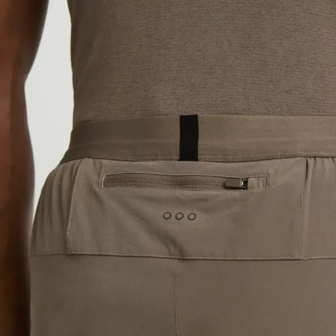 Pantalones cortos Outpace 2,5″ con abertura lateral para hombre
