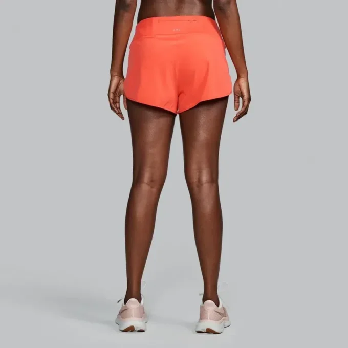 Pantalones cortos Outpace 2.5″ Split para mujer