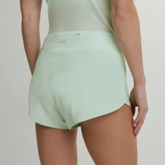 Pantalones cortos Outpace 2.5″ Split para mujer
