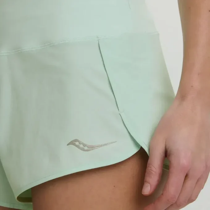 Pantalones cortos Outpace 2.5″ Split para mujer